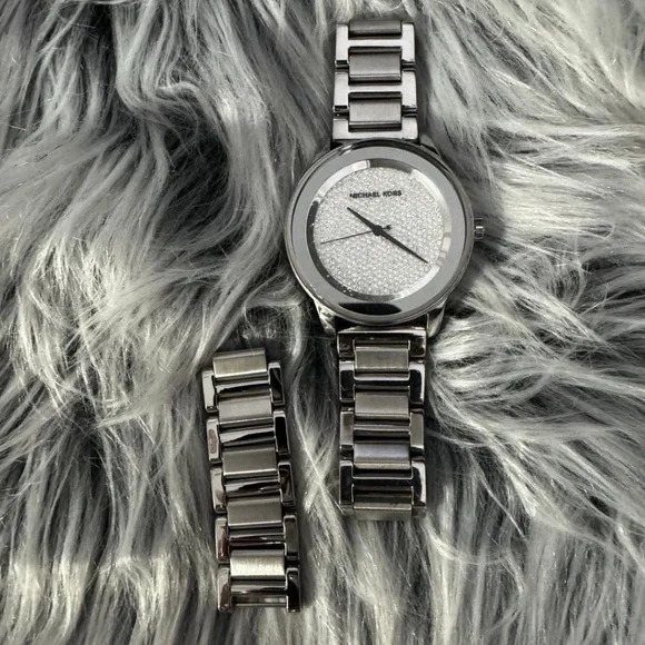 Michael Kors Silver Watch - Picture 4 of 4